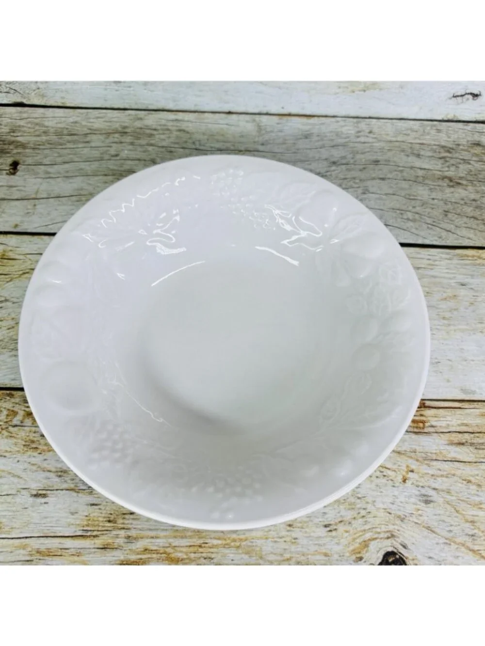 Gibson FRUIT Embossed Fruit Leaves White Shades Rim Coupe Soup Bowls Set of 2